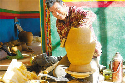 མཐོ་སྒང་གི་རྫ་ཆས་ཐོན་ཁུལ་རྒྱལ་རྩེ་རྫོང་མཁར་སྨད་ཤང་གླང་ཁ་གྲོང་ཚོ།