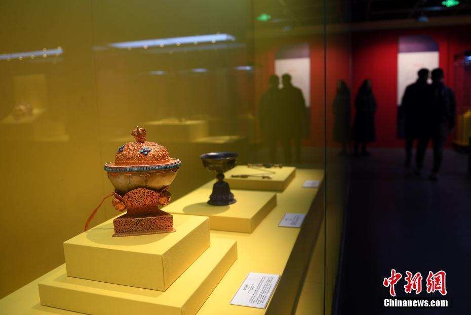 ཞིས་ཧུའུ་མཚེའུ་གངས་ལྗོངས་ཤེས་རིག་དང་མ་བགྲོས་ལྷན་འཛོམས་བྱུང་།
