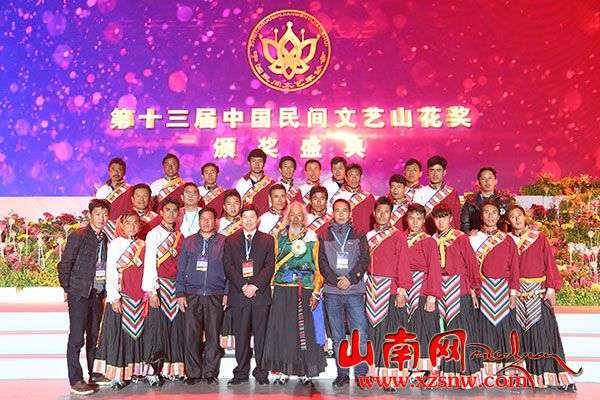 《ལྷོ་ཁའི་རྔ་བྲོ》ལ་ཀྲུང་གོའི་དམངས་ཁྲོད་སྒྱུ་རྩལ་སྐབས་བཅུ་གསུམ་པའི་རི་སྐྱེས་མེ་ཏོག་བྱ་དགའ་ཐོབ་པ།