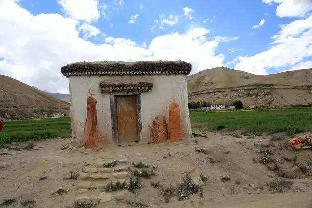 ༄༅།། སྟོད་མངའ་རིས་པུ་ཧྲེང་ནས་རྙེད་པའི་རྡོ་རིང་། 