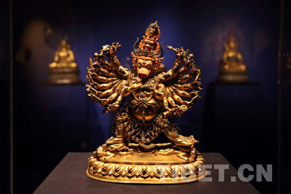 པེ་ཅིང་གི་སྒྱུ་རྩལ་ཁང་བརྒྱད་པར་བོད་བརྒྱུད་ནང་བསྟན་གྱི་སྒྱུ་རྩལ་རྩེ་གྲ་འགྲེམ་སྟོན་བྱས་པ།