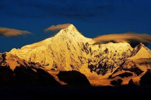 ༄༅།།བོང་སྟག་ཚོ་བའི་རུས་རྒྱུད་ཀྱི་འབྱུང་ཁུངས་དང་ལོ་རྒྱུས།
