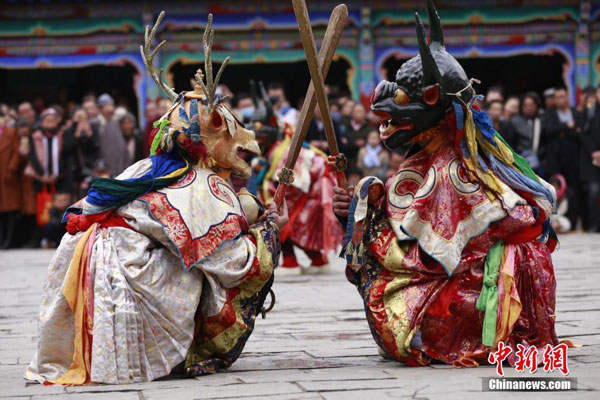སྐུ་འབུམ་བྱམས་པ་གླིང་དུ་འཆམ་རྒྱག་པའི་མཛད་སྒོ་སྤེལ་བ། 