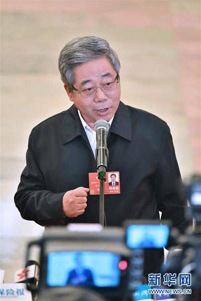 སློབ་གསོ་པུའུ་ཡི་པུའུ་ཀྲང་ཁྲེན་པའོ་ཧྲེན་གྱིས་སྤྱི་ཚོགས་ཀྱི་སྟོབས་ཤུགས་ལ་བརྟེན་ནས"ཕྱི་ དྲོའི་ཆུ་ཚོད་3དང་ཕྱེད་ཀར་སློབ་གྲྭ་གྲོལ་རྒྱུའི་གནད་དོན་ཐག་གཅོད་བྱེད་རྒྱུ་ཡིན" ཞེས་གསུངས་པ།