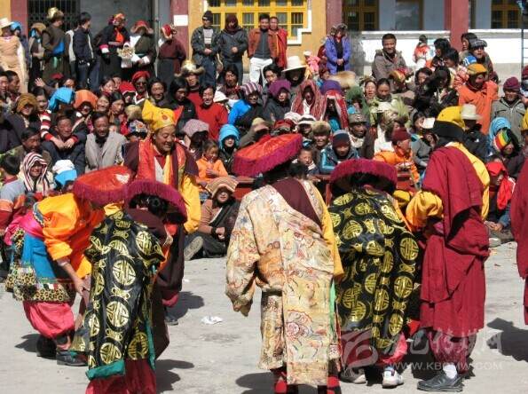 ༄༅།། ཁམས་མི་ཉག་ཡུལ་དུ་དར་བའི་བོད་ཀྱི་ཟློས་གར་ཨ་ཅེ་ལྷ་མོ།