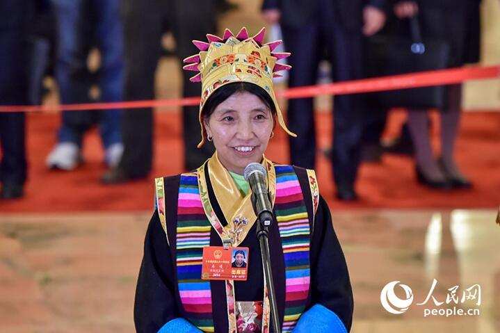 ཡུལ་སྨད་ཤང་སྐལ་བཟང་མེ་ཏོག་བཞིན་མཛེས་སྡུག་ལྡན་པ་ཞིག་ཏུ་བསྐྲུན་རྒྱུ་ཡིན་པ།