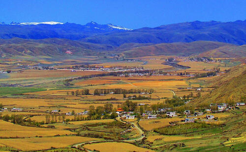 ས་ཁོངས་ཡོངས་སུ་ཡུལ་སྐོར་འཕེལ་རྒྱས་གཏོང་སྐབས་དཀར་མཛེས་ཁུལ་གྱི་དོན་དངོས་དང་མཐུན་པའི་ཐབས་ལམ་གསར་པ་འཚོལ་ཞིབ་བྱ་དགོས།