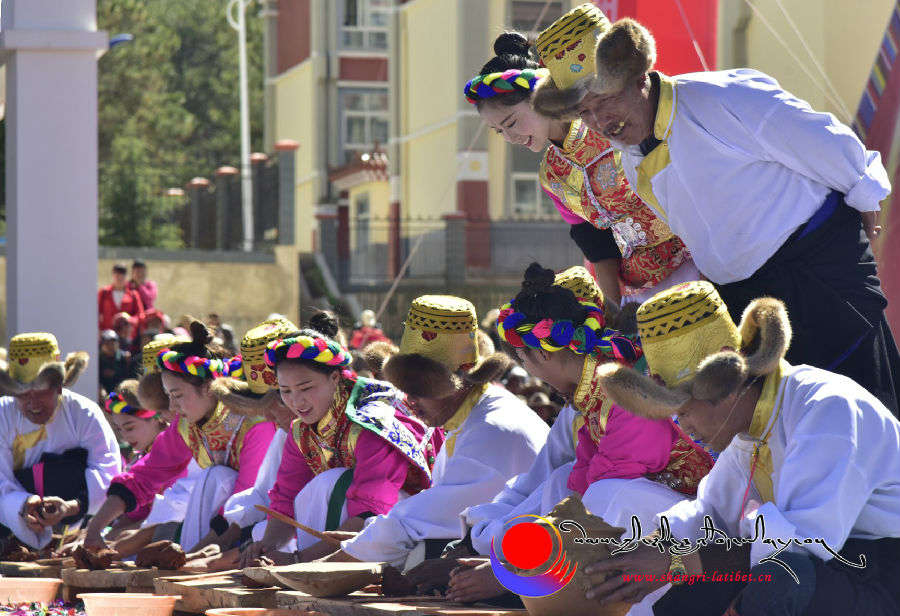 སེམས་ཀྱི་ཉི་ཟླ་གྲོང་ཁྱེར་ཉི་ཤར་ཤང་དུ་བྱམས་གླུའི་དུས་ཆེན་བསྡུས།
