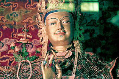 ༄༅།། རྒྱལ་པོ་ཁྲི་སྲོང་ལྡེའུ་བཙན་གྱིས་མཛད་པའི་ཚད་མའི་ཡོན་ཏན་བཀོད་པའི་ལེའུ་སྐོར་གླེང་བ།