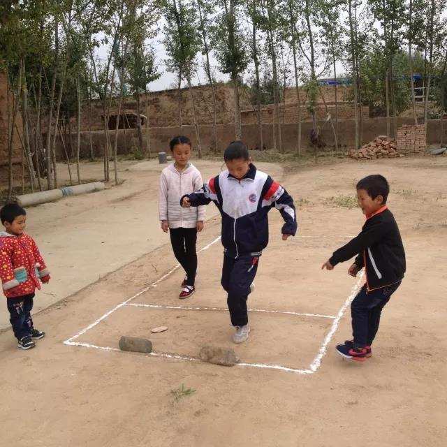 ༄༅།། གཅན་ཚའི་ཡུལ་གྱི་བྱིས་པའི་རོལ་རྩེད་ལས་ད་རྡེའུ་རིག་གནས་ངོ་སྤྲོད།