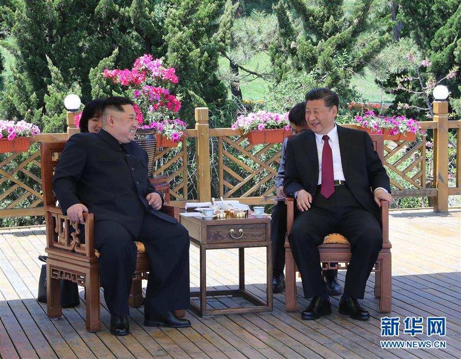 ཞི་ཅིན་ཕིང་གིས་ཏ་ལན་དུ་བྱང་ཁོ་རེ་ཡའི་ངལ་རྩོལ་ཏང་གི་ཨུ་ཡོན་ཀྲང་ཅིན་ཀྲེང་ཨེན་དང་མཇལ་མོལ་གནང་བ།