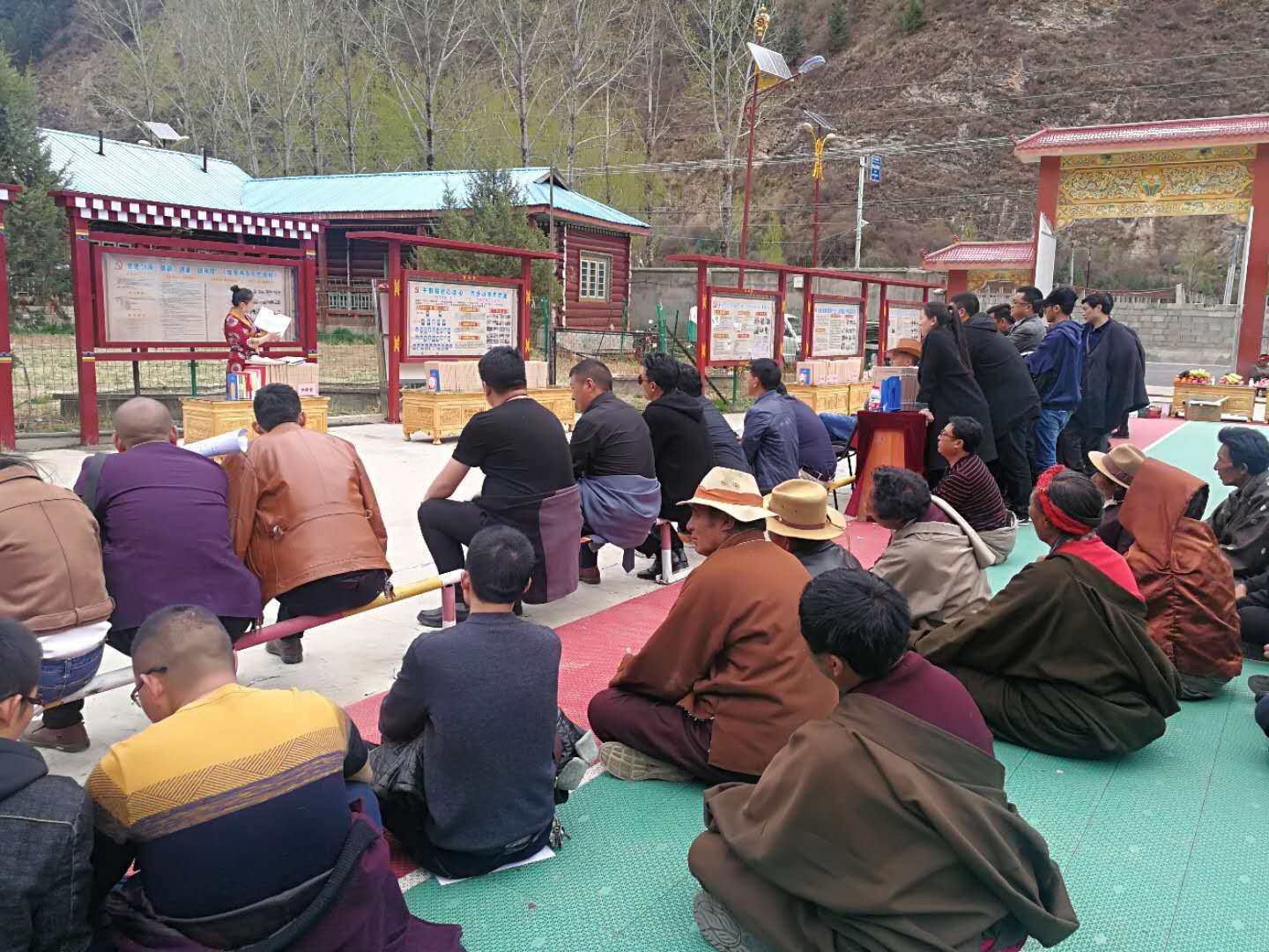 ཉག་རོང་རྫོང་གིས་ཡུལ་དངོས་སུ་དབུལ་ཐར་འགག་སྒྲོལ་གྱི་ལས་སྒོ་གསོ་སྦྱོང་བྱས།