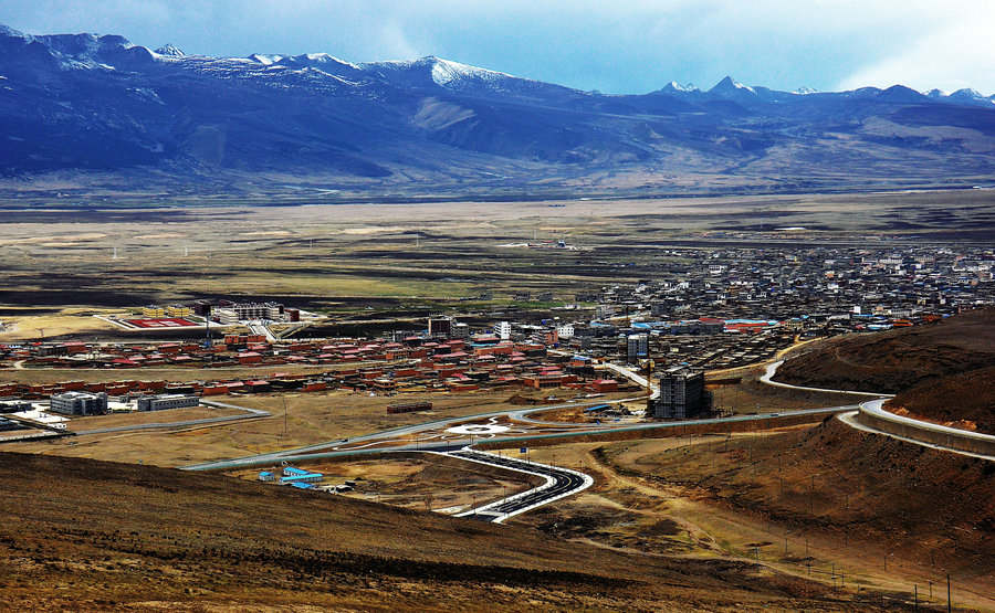 བསམ་བློའི་འགག་སྒོ་ཕྱེ་ནས་གྲོང་སྡེ་དར་རྒྱས་གཏང་རྒྱུའི་ཐོག་སེམས་ཤུགས་བསྒྲིམས།