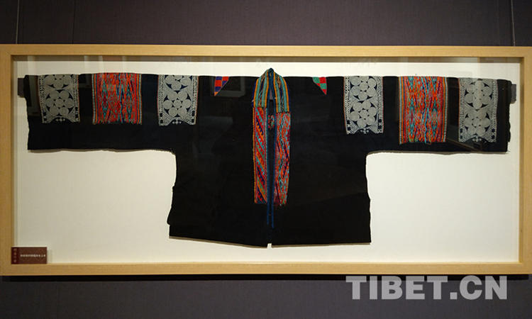ཀྲུང་གོའི་མི་རིགས་ཀྱི་དར་གོས་སྒྱུ་རྩལ་འགྲེམ་སྟོན། 
