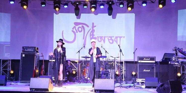 བོད་ཁུལ་གྱི་རོལ་ཚོགས་མཉམ་སྡེབ་འཁྲབ་སྟོན་“དབྱངས་ལམ་དཀར་”སྐབས་དང་པོ་སྤེལ་བ། 