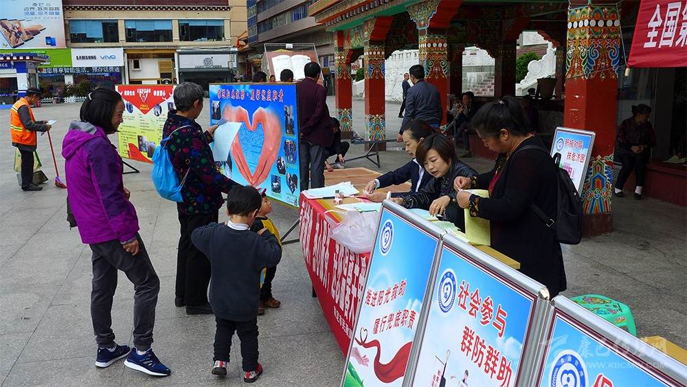 དཀར་མཛེས་ཁུལ་རོགས་སྐྱོབ་ས་ཚུགས་ཀྱིས་སྒོ་འབྱེད་ཉིན་མོའི་དྲིལ་བསྒྲགས་བྱེད་སྒོ་སྤེལ།