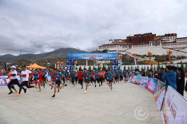 དམངས་ཡོངས་ཀྱི་ལུས་སྦྱོང་སྐབས་དང་པོའི་མི་ཁྲིས་གྲོང་ཁྱེར་དུ་རྒྱུག་ཤར་གློད་པའི་བྱེད་སྒོ་ལྷ་སར་སྤེལ་བ།