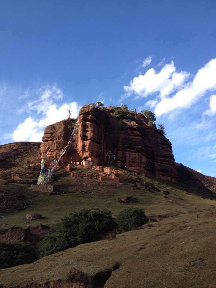 ༄༅།། བྲག་སོག་པོའི་རི་ཁྲོད།
