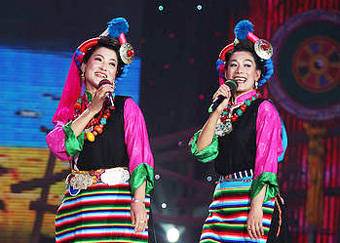 ༄༅།། བོད་ཀྱི་དམངས་གཞས་ཀྱི་གཞས་ཚིག་སྐོར་ལམ་ཙམ་གླེང་བ།