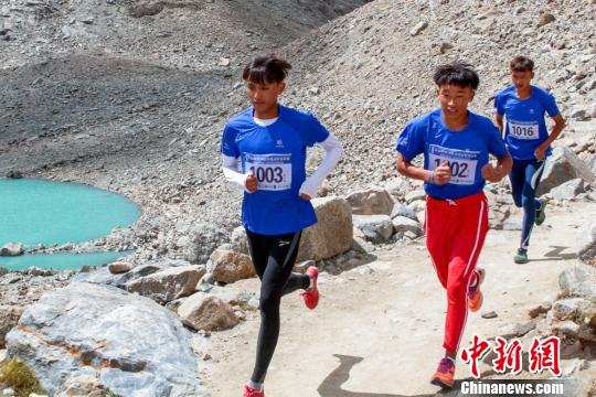 ཀྲུང་གོའི་ས་བབ་མཐོ་ཤོས་ཀྱི་རི་མཚོ་སྐོར་བའི་འགྲན་བསྡུར་བོད་ལྗོངས་མངའ་རིས་སུ་སྤེལ་བ།