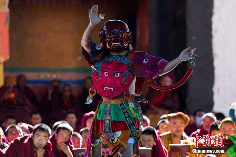 བཀྲ་ཤིས་ལྷུན་པོ་དགོན་པའི་ལོ་གཅིག་ཐེངས་གཅིག་གི་འཆམ་བརྒྱབ་པ།