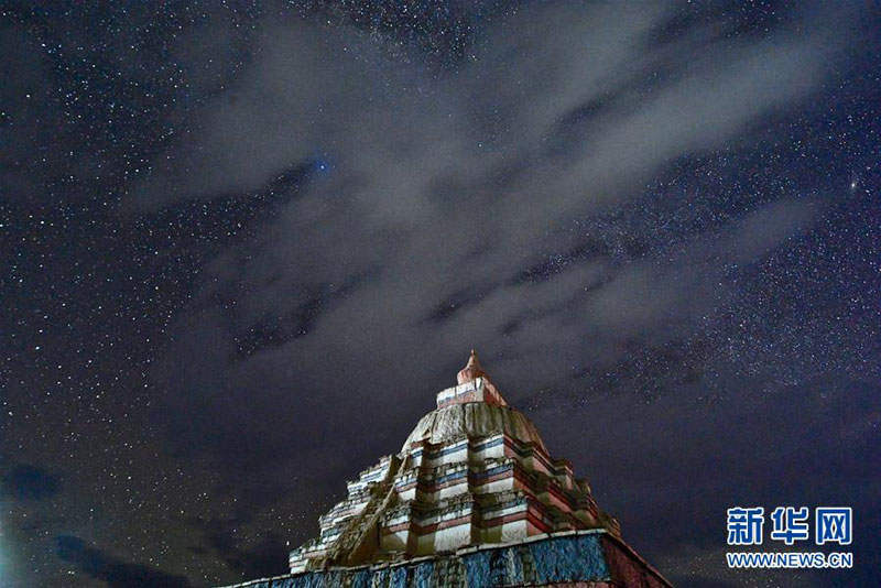 སྐར་ཚོགས་རྣམ་པར་བཀྲ་བའི་མངའ་རིས་ཀྱི་མཁའ་དབྱིངས།