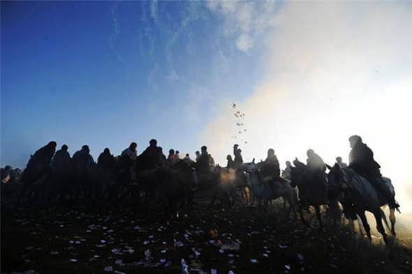 ༄༅།། བོད་དུ་དར་བའི་སྲོལ་རྒྱུན་ལོ་རྒྱུས་རིག་པ་དང་དེའི་ཁྱད་ཆོས་རགས་ཙམ་གླེང་བ།