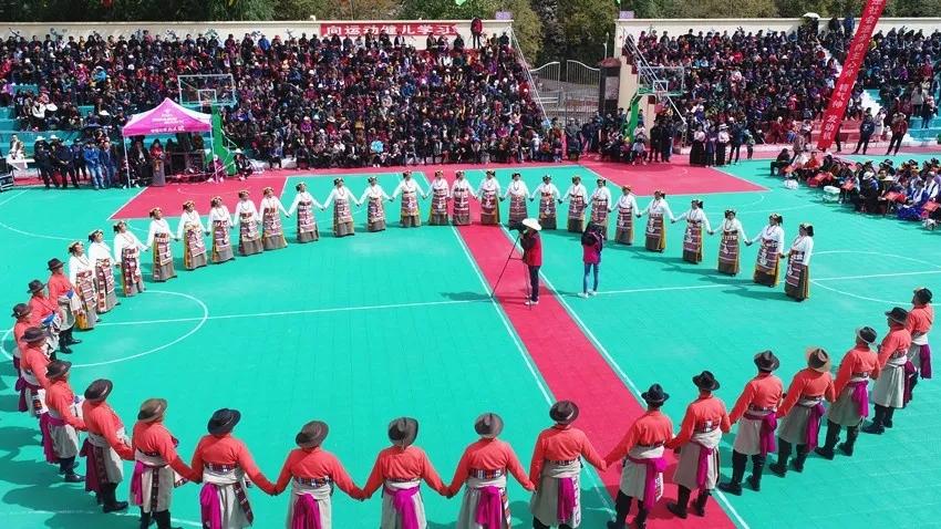 ཁྲོ་ཆུ་རྫོང་གིས་རང་སའི་སྐོར་བྲོ་འཁྲབ་སྟོན་འགྲན་ཚོགས་ཆེན་མོ་སྤེལ།