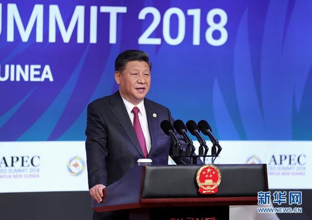 ཞི་ཅིན་ཕིང་པ་པུའུ་ཡ་ཀུའེ་ནེ་ཡ་གསར་བ་རང་བཙན་རྒྱལ་ཁབ་ཀྱི་མོ་ཨར་སི་པུས་ཀང་ནས་ཚོགས་པའི་ཨེ་ཤ་ཡ་དང་ཞི་བདེ་རྒྱ་མཚོ་ཆེན་མོའི་ས་ཁུལ་གྱི་དཔལ་འབྱོར་མཉམ་ལས་རྩ་འཛུགས་བཟོ་ཚོང་འགོ་ཁྲིད་པའི་མཐོ་རིམ་གྲོས་ཚོགས་ལ་ཞུགས་པར་མ་ཟད་གསུང་བཤད་གནང་།