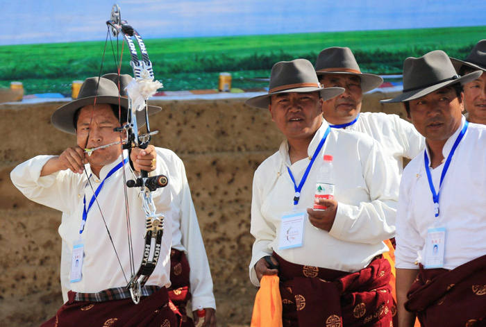 ༄༅།། མདོ་སྨད་ཆབ་འགག་ཡུལ་གྱི་དམངས་ཁྲོད་མདའ་རྩེད་རགས་ཙམ་གླེང་བ།