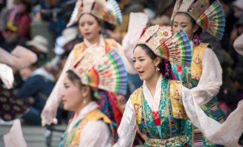 ༄༅།། བོད་ཀྱི་ལྷ་མོའི་འཁྲབ་གཞུང་ལ་ཐུབ་པའི་སྐྱེས་རབས་ཀྱི་ཤན་ཞུགས་པའི་སྐོར་གླེང་བ།