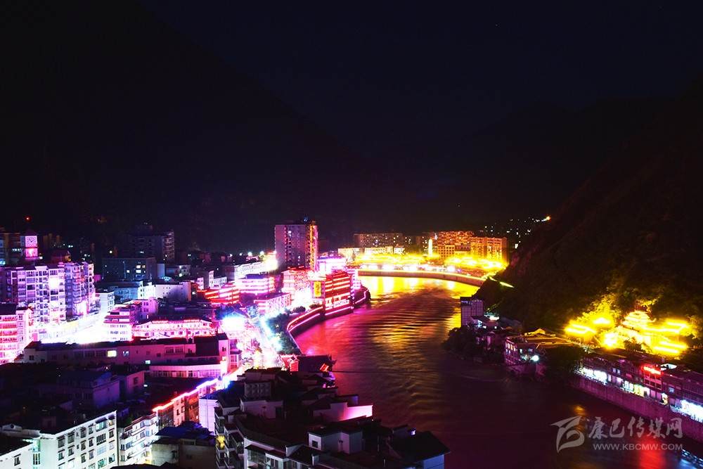 དེང་རབས་ཀྱི་འཕེལ་ཁ་དར་བའི་གསར་བརྗེའི་གྲོང་ཁྱེར་ལྕགས་ཟམ་ཁ།