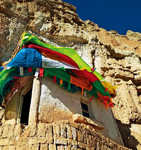 ༄༅།། སློབ་དཔོན་པདྨ་འབྱུང་གནས་ཞབས་ཀྱིས་བཅགས་པའི་གནས་རི་འགངས་ཆེན།