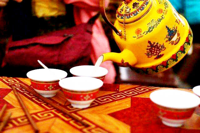 ༄༅།། བོད་ཀྱི་དམངས་ཁྲོད་རྩོམ་རིག་ལས་བཟའ་བཏུང་སྐོར་གྱི་བཤད་པ་འགའ་ལ་རགས་ཙམ་གླེང་བ།