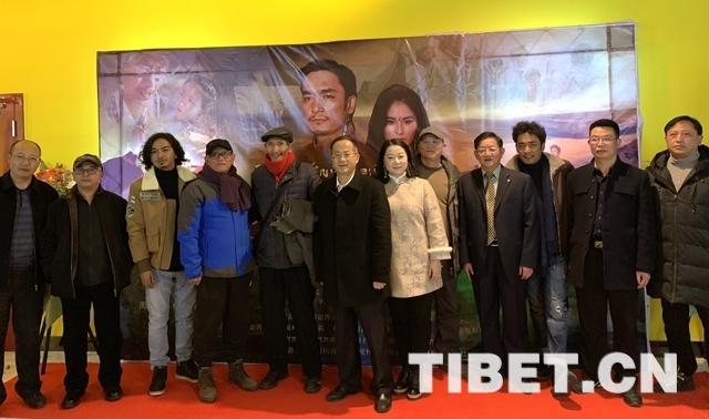 གློག་བརྙན་གཏམ་རྒྱུད《རྒྱལ་རྩེའི་རྫོགས་མེད་བརྩེ་བ》ཞེས་པ་ལྷ་སར་ཐོག་མར་གཟིགས་འབུལ་གནང་པ།