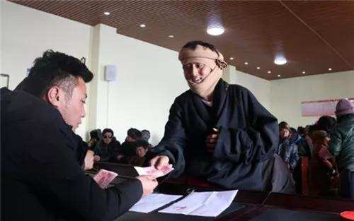 ཧུང་ཡོན་ནོར་གནག་གསོ་སྤེལ་མཉམ་ལས་ཁང་གིས་མ་རྐང་ཁེ་སྤོགས་བགོས།
