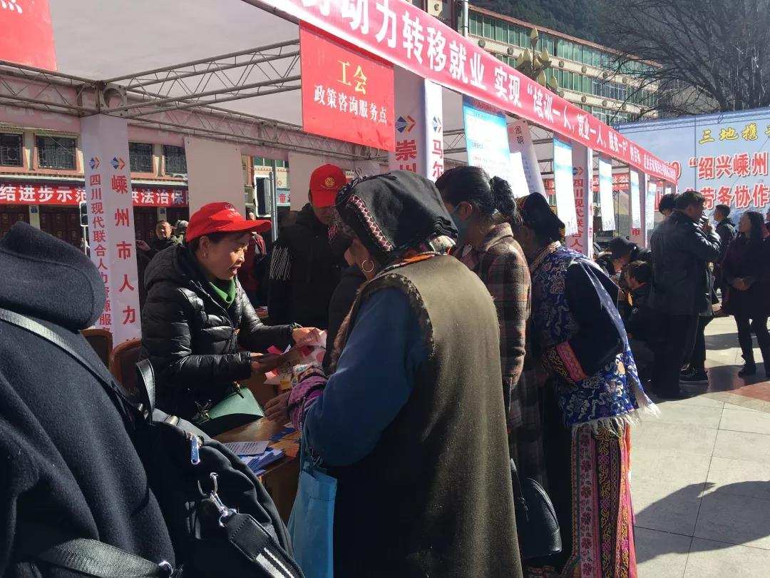 འབར་ཁམས་གྲོང་ཁྱེར་དུ་དབུལ་སྐྱོར་ལས་བསྡུ་བྱེད་སྒོ་སྤེལ།