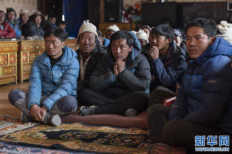 ཇོ་རིའི་གཤམ་གྱི་ཚོགས་འདུ་རིང་མོ་ཞིག 