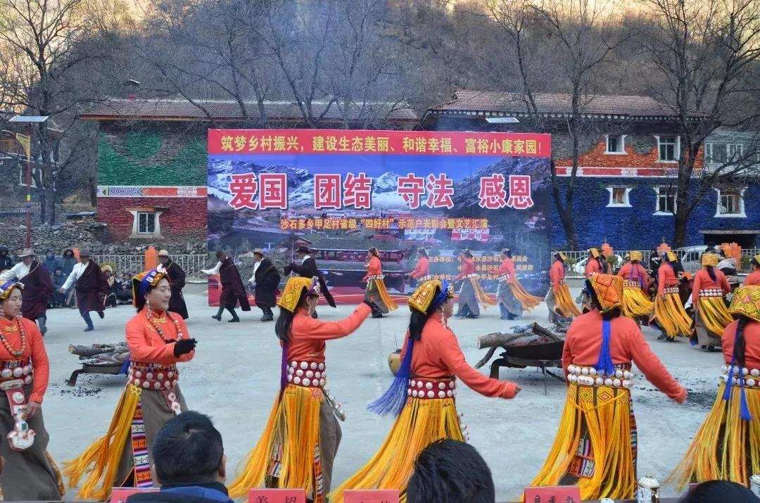 ཚོན་མདངས་བཀྲ་བའི་སྡེ་བར་ཐོན་ལས་དར།