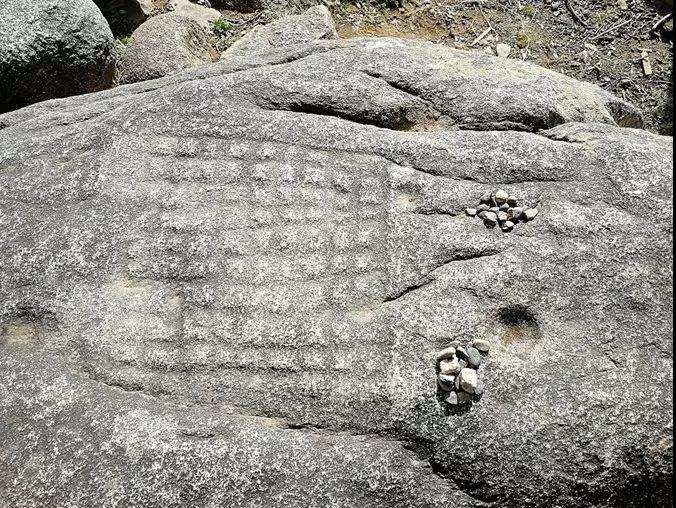  དཀར་མཛེས་ཁུལ་དུ་ཐེངས་དང་པོར་ཐང་བོད་སྐབས་ཀྱི་བོད་ལུགས་རྡོ་བརྐོས་མིག་མངས་ཤིག་གསར་རྙེད་བྱུང་།