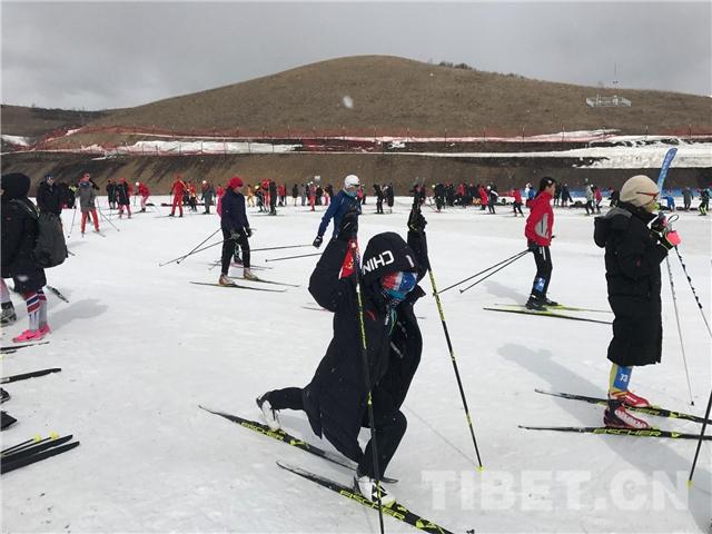 བོད་ལྗོངས་ཀྱིས་དགུན་དུས་ཀྱི་ཨོ་རྩལ་འགྲན་ཚོགས་ལ་གྲ་སྒྲིག་བྱས་ཏེ་ལྷ་སའི་མཐའ་འཁོར་དུ་གངས་ཤུད་ར་བ་བསྐྲུན་རྒྱུ་རེད།