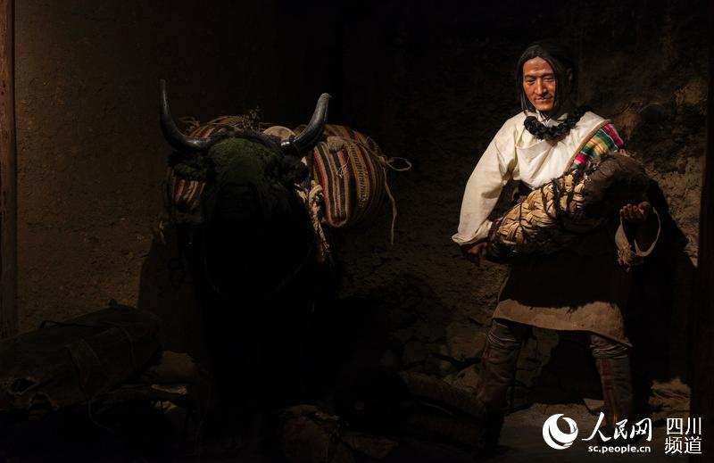སི་ཁྲོན་གྱི་བོད་སྡེ་སྟོང་གི་སྤུས་ལེགས་པྲ་ཚིལ་འདྲ་བརྙན་ཁང་དུ་ཁམས་པའི་འདས་པའི་འཚོ་བ་སླར་གསོ་བྱས་ཡོད།