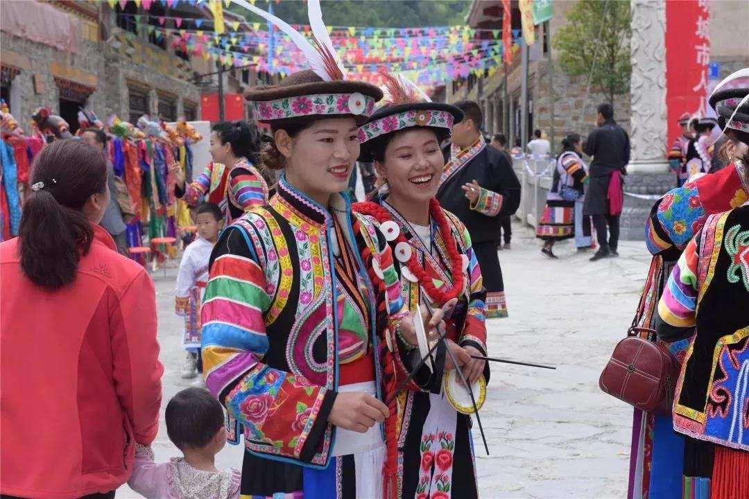 སྐབས་དང་པོའི་གཟི་རྩ་སྡེ་དགུའི་དྭགས་པོའི་རིག་གནས་དུས་ཆེན།