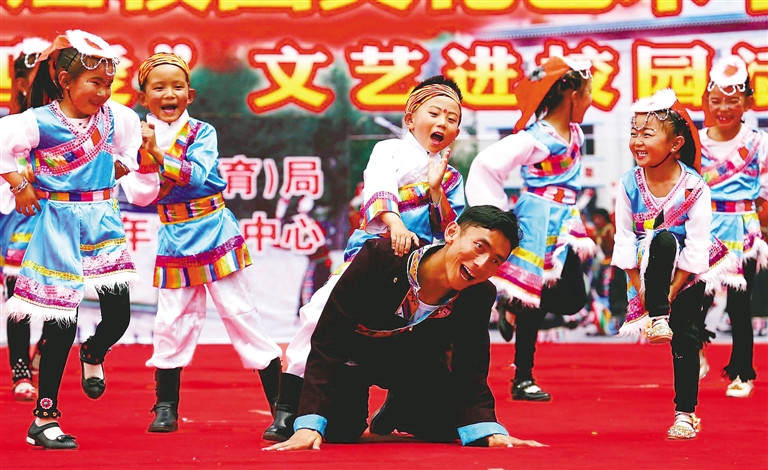 བོད་ལྗོངས་ཀྱི་བྱིས་གཉོར་ཁང་དང་སློབ་ཆུང་སོ་སོས་རིག་རྩལ་བྱ་འགུལ་སྤེལ་ཏེ་བྱིས་པའི་དུས་ཆེན་ལ་རྟེན་འབྲེལ་ཞུས།