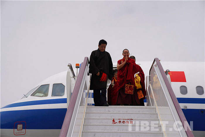 པཎ་ཆེན་རིན་པོ་ཆེ་ལྷ་སར་རྟོག་ཞིབ་གནང་བར་ཕེབས།
