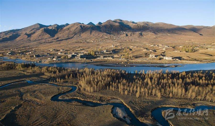 བདེ་སྐྱིད་ནི་རང་གིས་འབད་བརྩོན་བྱས་པ་ལས་བྱུང་།