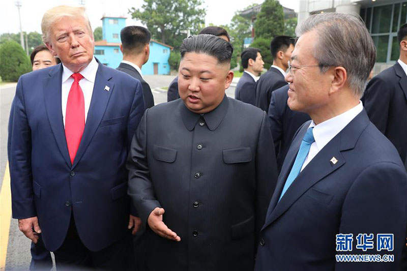 ཐེ་རོམ་ཕུ་དང་ཅིན་ཀྲེང་ཨེན་ཕན་མེན་ཏེན་ནས་མཇལ་འཛོམས་བྱུང་བ། 