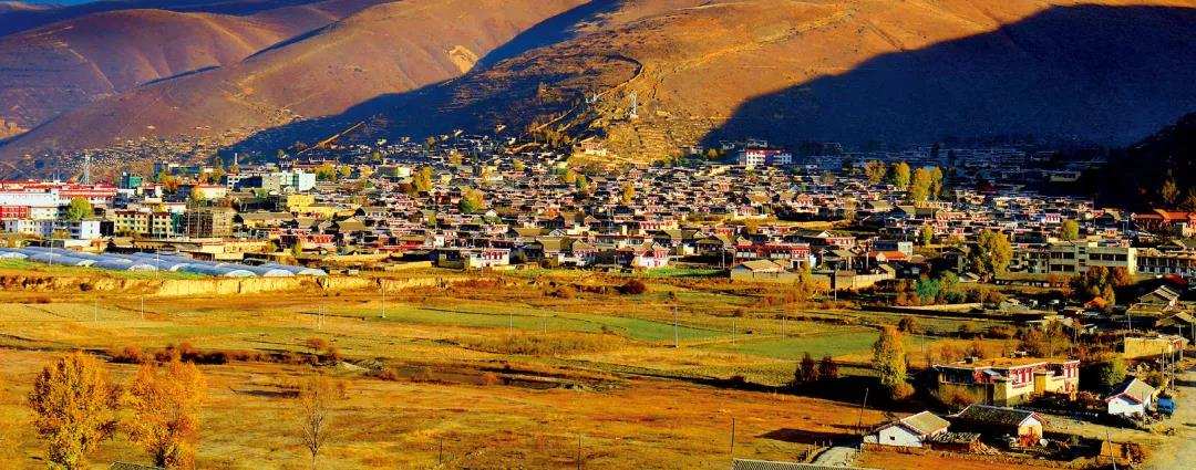 བོད་ཁང་སྒྱུ་རྩལ་གྱི་ཕ་ས་རྟའུ་རྫོང་གི་འཕེལ་རྒྱས་ལ་ཕྱི་མིག་བལྟས་པ།