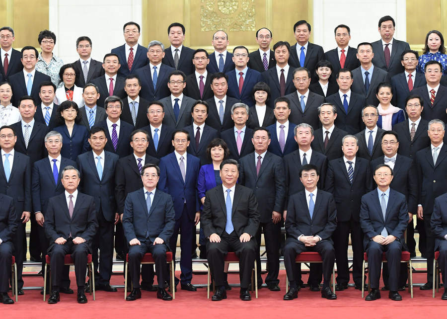 ཞི་ཅིན་ཕིང་གིས་རང་རྒྱལ་དུ་ཡོང་ནས་ཉིས་སྟོང་བཅུ་དགུ་ལོའི་ཕྱི་སྡོད་གཞུང་ཚབ་ཆེན་མོའི་བྱ་བའི་གྲོས་ཚོགས་ལ་ཞུགས་པའི་གཞུང་ཚབ་ཆེན་མོ་ཡོངས་ལ་མཇལ་འཕྲད་གནང་།