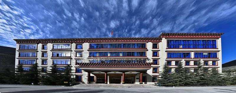 སྦྲ་གུར་སློབ་གྲྭའི་དེ་རིང་།